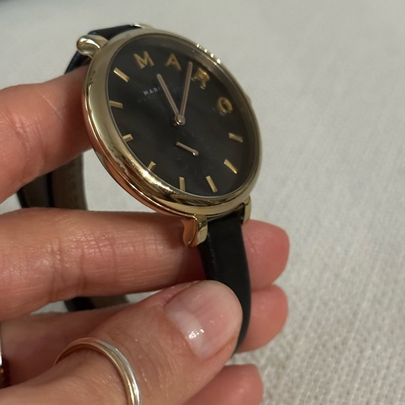 Marc Jacobs Sally Watch in black and gold - Picture 3 of 6